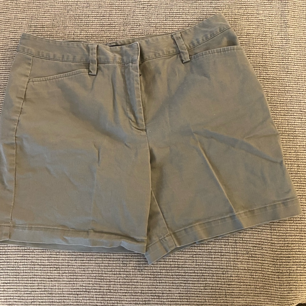 Lands’ End women’s khaki shorts, 10P